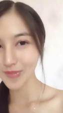 深夜直播撩人～巨乳妹妹湿身秀性感曲线 聊天互动颤抖娇喘