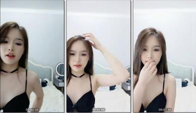 顶级模特身材妹子挑逗狼友，三点全露展现极品美鲍鱼