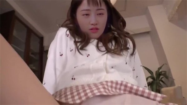 AI-景甜-绝美小姨子趁姐姐熟睡后偷腥姐夫，骑乘位狂摇蜜臀被内射到潮吹痉挛！