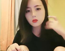 【乳汁狂喷】湿透制服妹床上玩情趣玩具 先插小穴再爆后庭 双穴开发淫水四溅