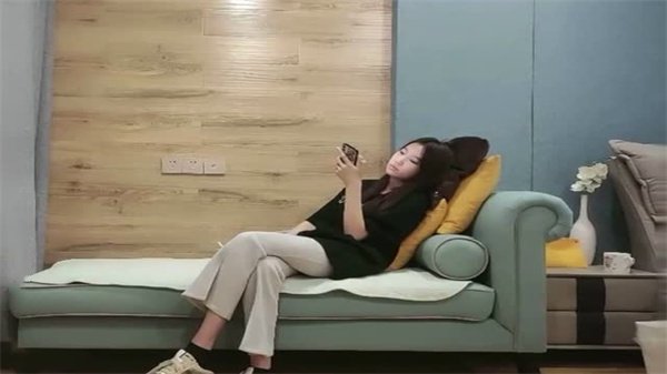 超新星崛起：爆乳诱惑，极品身材小姐姐等你来探！