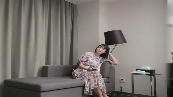 大叔约炮170CM高挑长腿极品美女，白嫩酥胸坚挺，性感身材火辣诱人