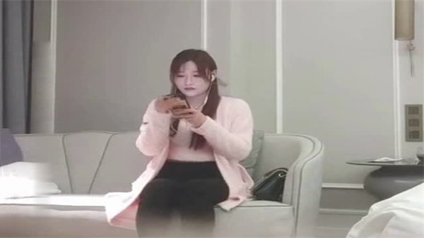 利哥探花极品小姐姐遭巨根狂干，浪叫连连直呼痛快受不了