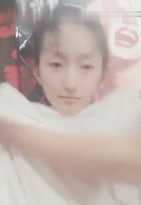 零零后嫩妹被巨屌大叔在情趣浴缸狂操 嗷嗷浪叫直呼受不了