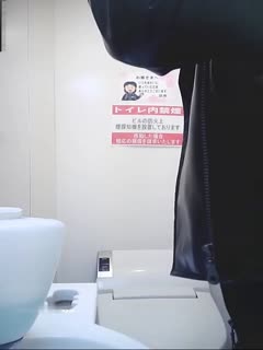 极品美容院女厕偷拍！骚货们蹲坑自慰、潮吹喷水全记录