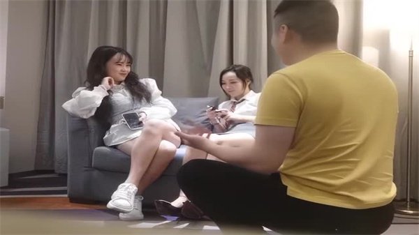 极品闺蜜双飞激战！巨乳美人被轮操内射高潮不断