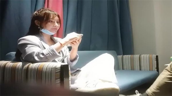 沈先生狂干3K网红脸极品外围女，操到哭喊求饶