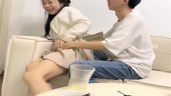 【探花实录】瘦猴哥初尝极品幼师良家！清纯外表下竟是白虎嫩穴，教室课桌后入狂干到潮喷