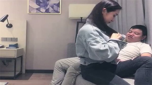 探花极品少妇脱光肥臀美穴 口交巨屌淫水狂流