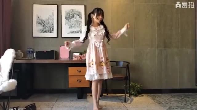 B站爆火浆果儿！双马尾极品少女制服诱惑，全裸淫荡宅舞私密流出