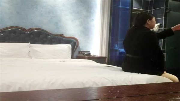 极品外围御姐狂按美头爆插小嘴，巨奶抖动淫水狂喷！