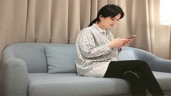 偷拍！大屌魔人高价约操马尾巨乳极品妹，爆插内射到抽搐